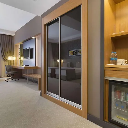 מלון Ramada Plaza By Wyndham Izmit