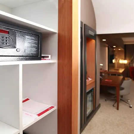 מלון Ramada Plaza By Wyndham Izmit
