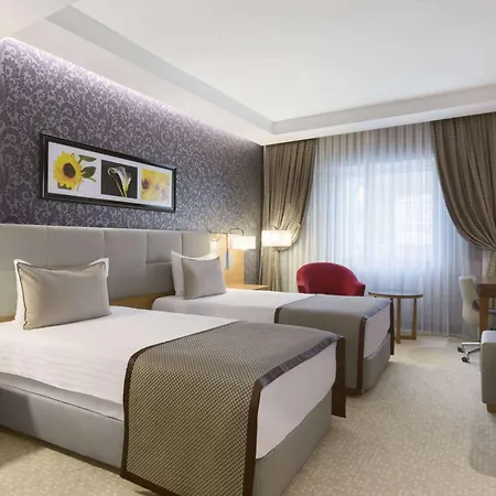 Ramada Plaza By Wyndham Izmit Отель